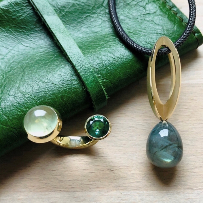 ring Samsam & hanger Eigenzinnig, exclusief maatwerk door Suzan Hotho Juwelen
